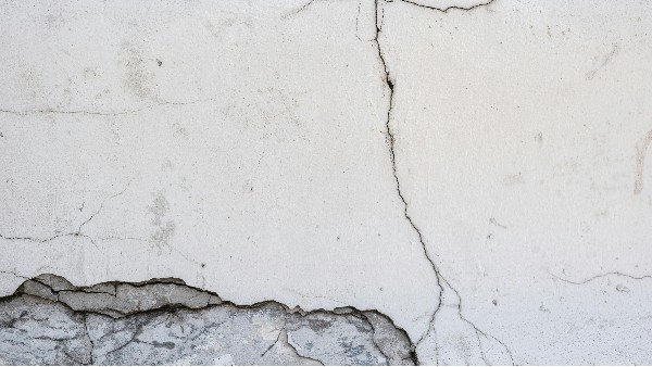 墻面開裂？別急，網(wǎng)傳超實用修復大法，讓你的家煥然一新！