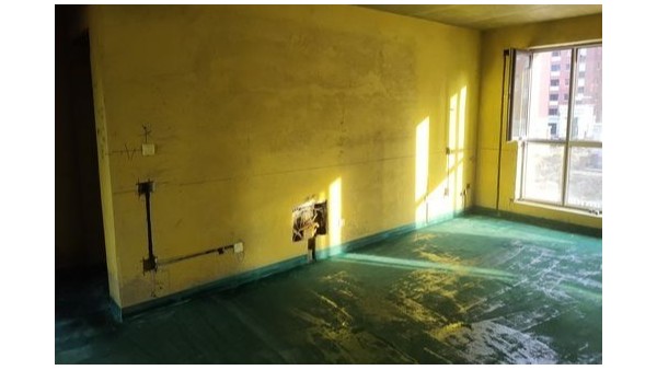 墻面貼磚、刮膩?zhàn)忧盀槭裁匆欢ㄒ⒔缑鎰拷缑鎰┉h(huán)保嗎？易高好膩?zhàn)痈嬖V您