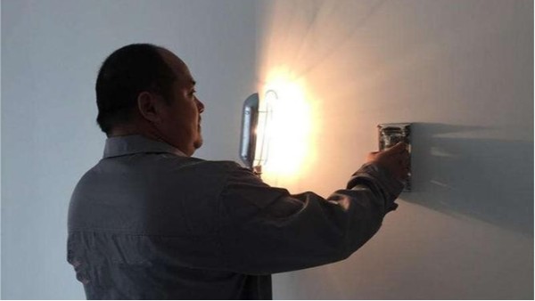 易高好膩?zhàn)訋钊肓私饽佔(zhàn)淤|(zhì)量：打磨性與粘接強(qiáng)度解析