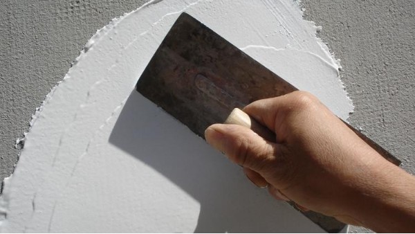 如何鏟除舊墻的普通膩?zhàn)?？昆明膩?zhàn)臃蹚S家告訴您