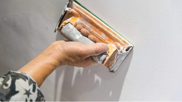 墻面粉刷如何挑選適用的膩?zhàn)?，易高好膩?zhàn)觼?lái)告訴您